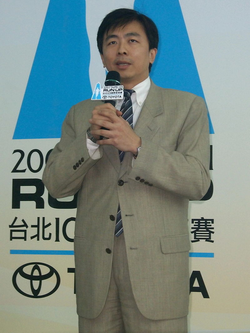 和許金龍頗有交情的前文建會主委、雲朗觀光集團總經理盛治仁也是磁力線上的董事。(取自維基百科)