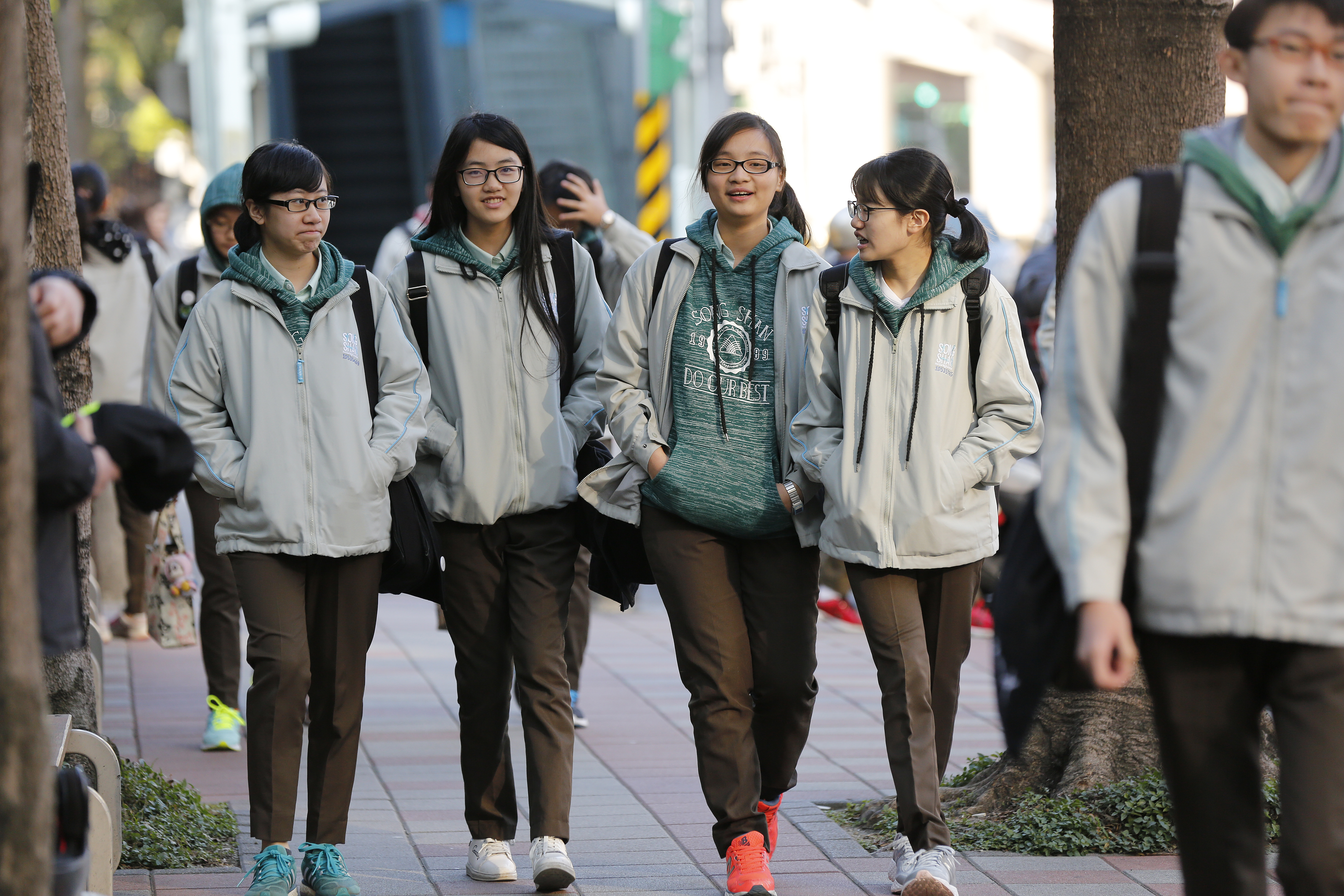 遠離子宮頸癌，從少女時代做起，可善加利用各縣市免費疫苗，提高防護力。