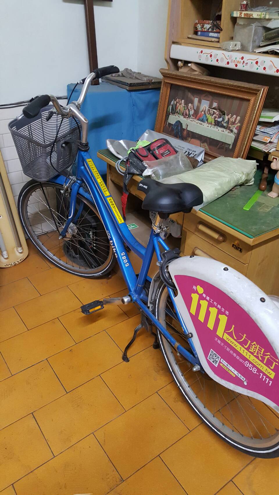 前往黃嫌家赫然發現家中竟然有一輛Citybike。