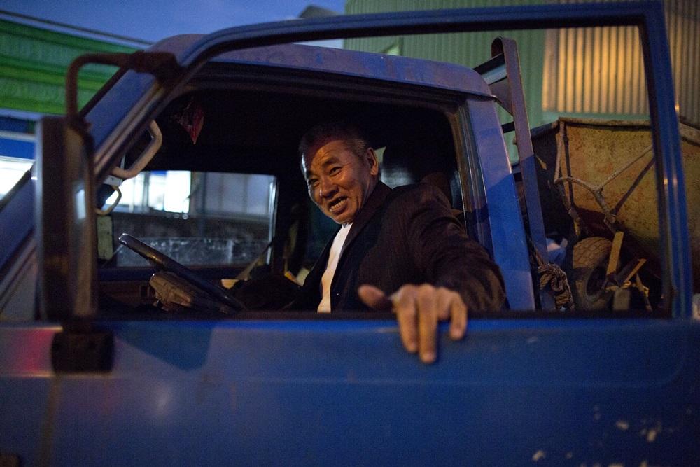 周進田的老貨車，用破爛兩字形容，可能還嫌不夠貼切。