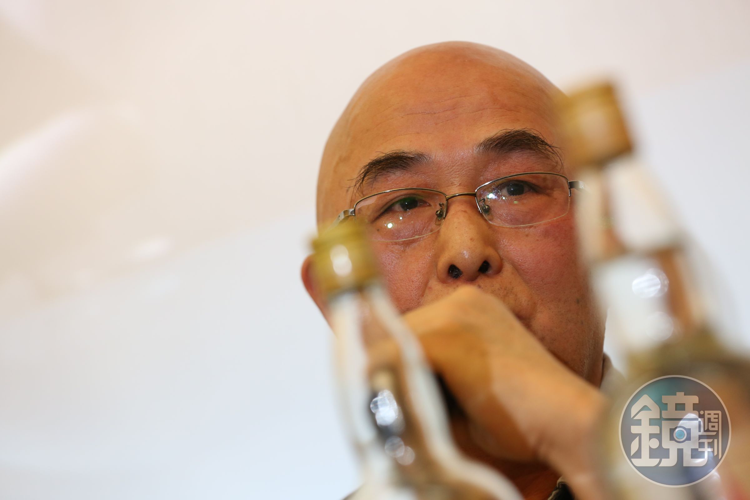廖亦武的訪談言語活潑生動，他說：「我寫的這些人他們都不會講故事，當他說廢話說2、3個小時之後，突然說到一個閃光的地方，你要緊緊地抓住。」