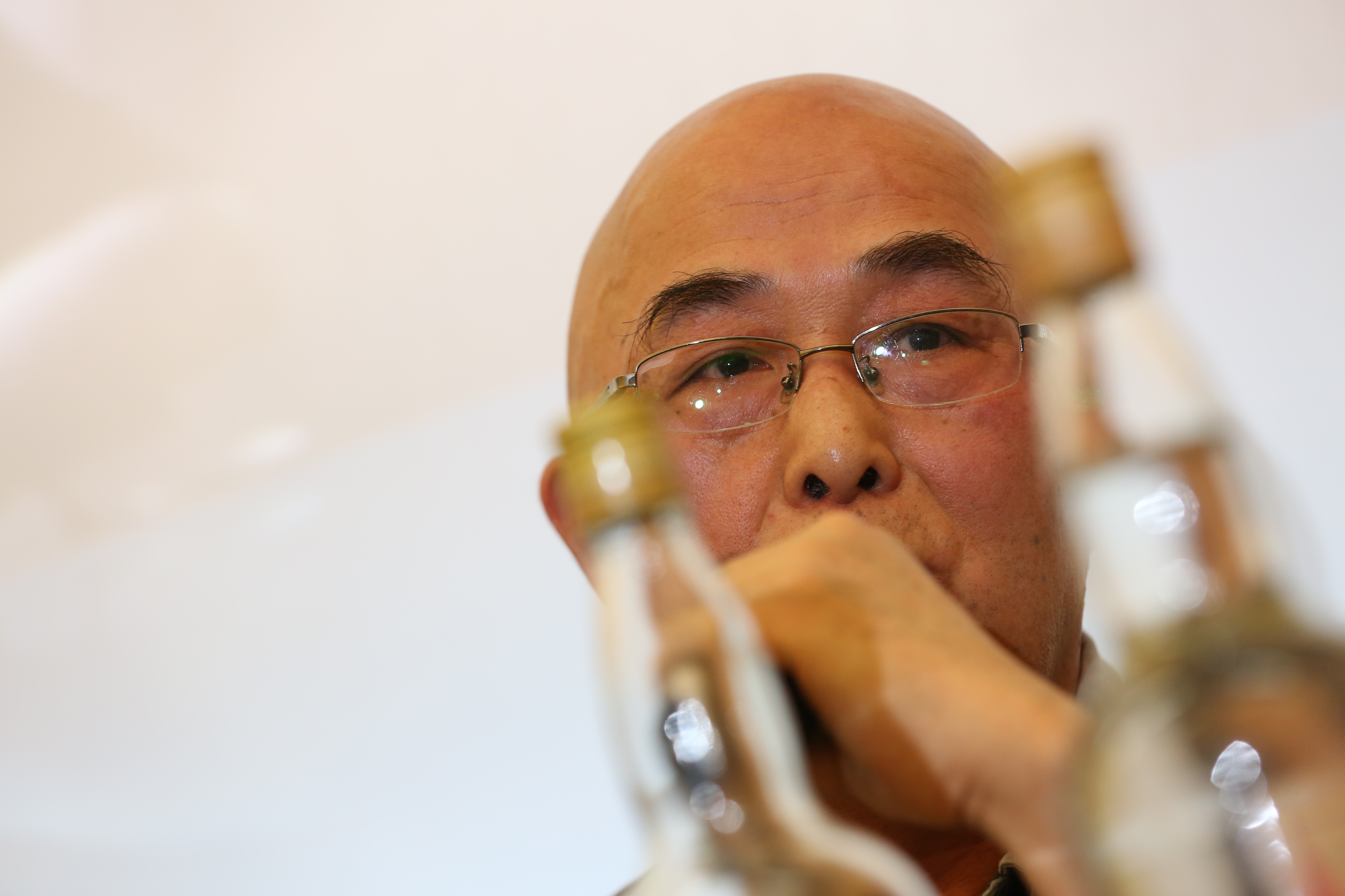 廖亦武的訪談言語活潑生動，他說：「我寫的這些人他們都不會講故事，當他說廢話說2、3個小時之後，突然說到一個閃光的地方，你要緊緊地抓住。」