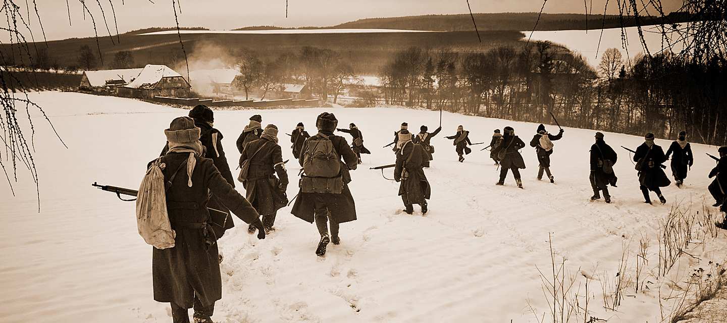 一場精製的北歐式實境角色扮演遊戲(Nordic Larp),其中玩家所扮成的西伯利亞軍團正在向目標前進