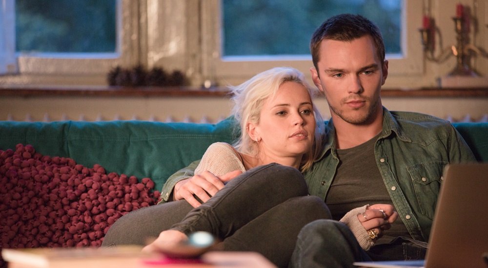 尼可拉斯霍特在《偷天劫車手》與費莉西蒂瓊斯有對手戲。