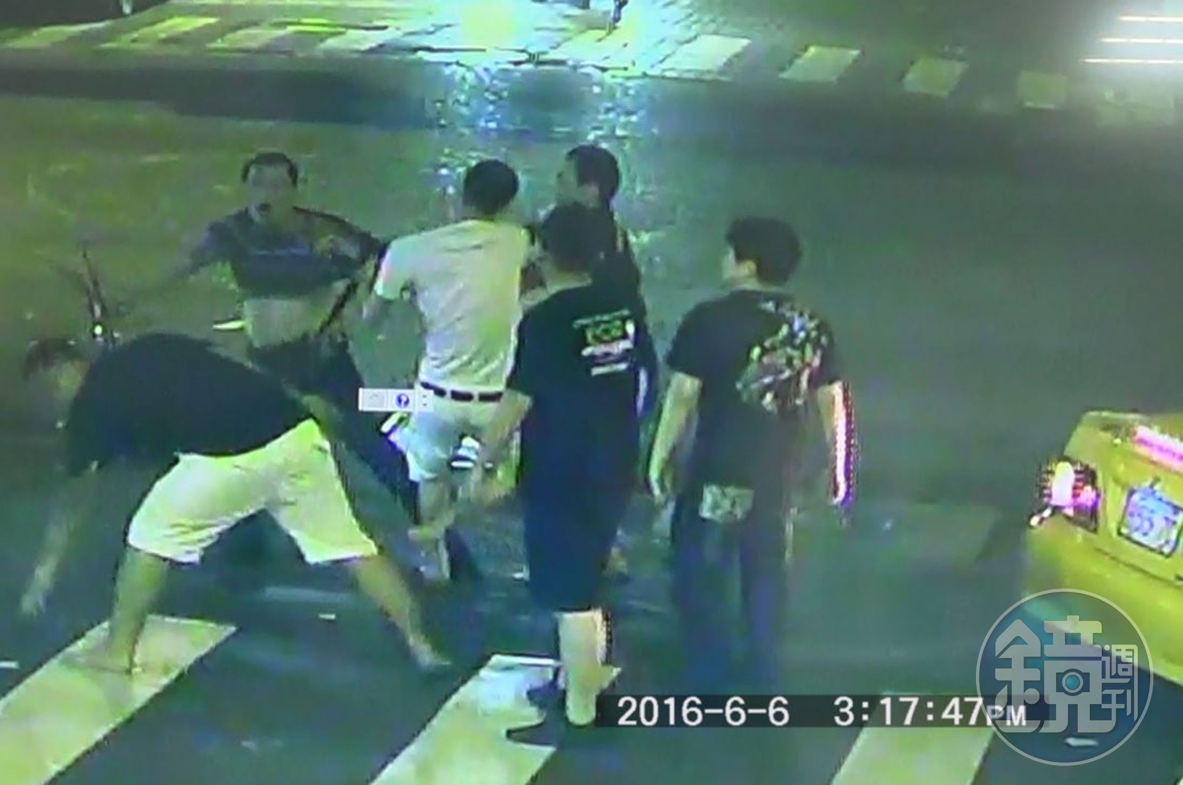 羅姓富商拒付1000萬元的「遮羞費」給虎堂大哥王斯祈，竟遭對方押到阿公店毆打。