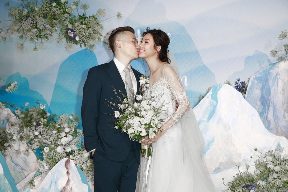 林可彤與老公Tom在婚禮前現身接受媒體訪問。