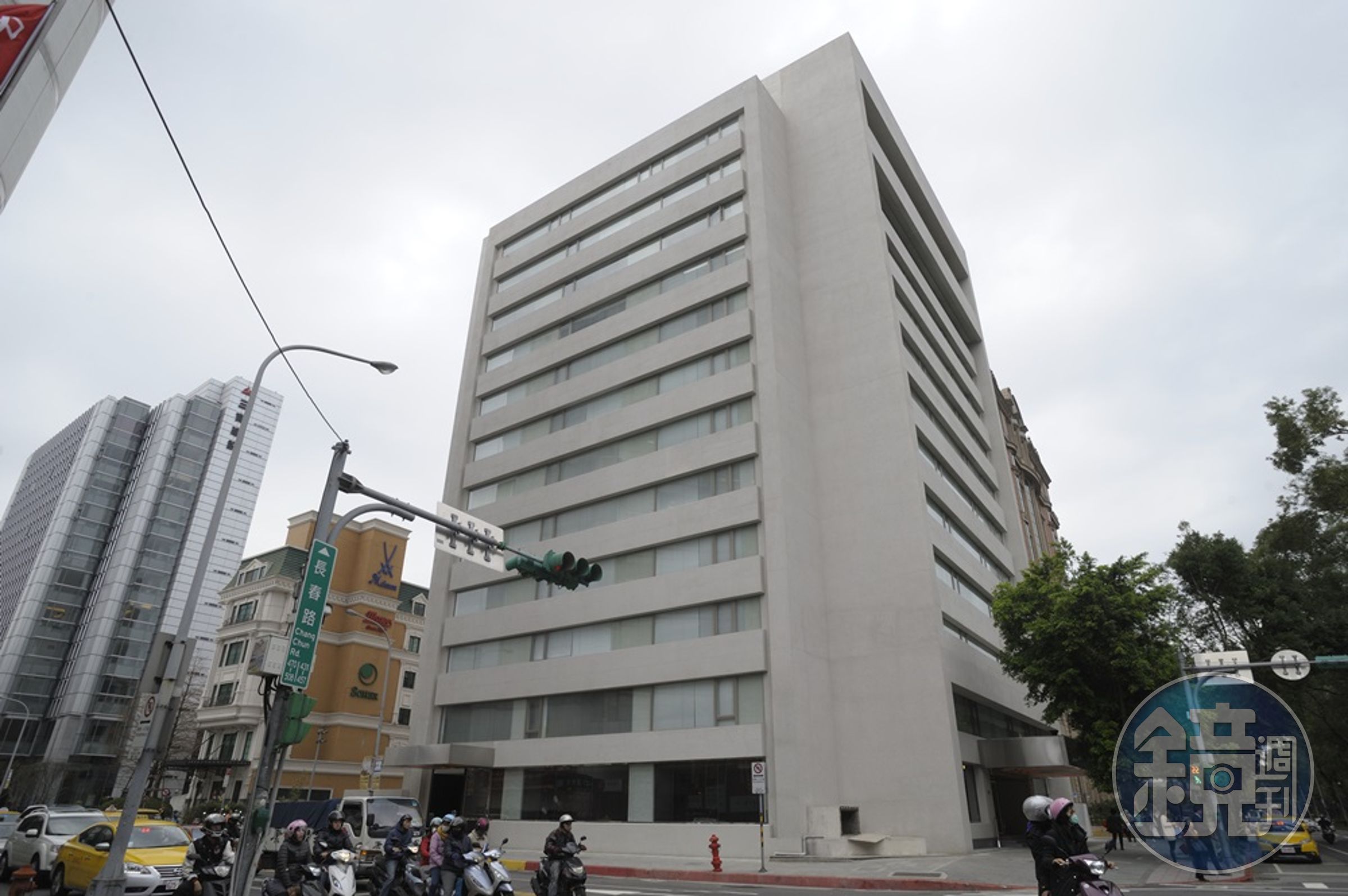 汪小菲說，消防安檢已經驗收、建管處也核准了，不過請親朋好友來試吃試住。
