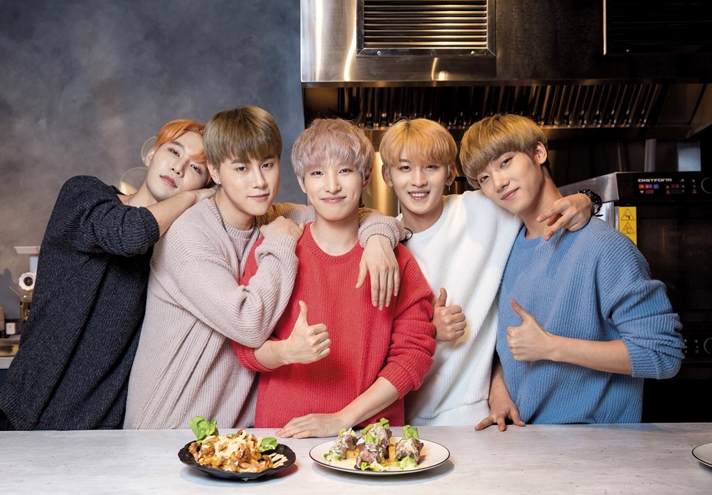 來自韓國的「UNIVERSE世界少年」，平均22歲的5個大男孩，在台灣出道並長住3個月，一步一腳印累積人氣。