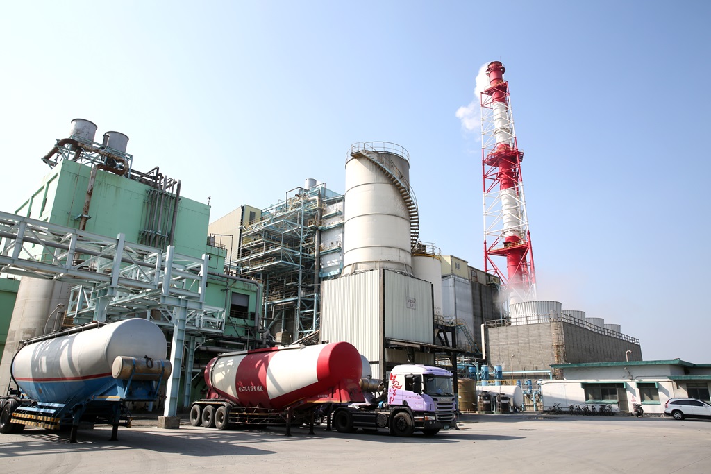 中普的工廠就設在中石化苗栗頭份廠裡，也沒有獨立門戶，可見早期雙方互相倚賴。