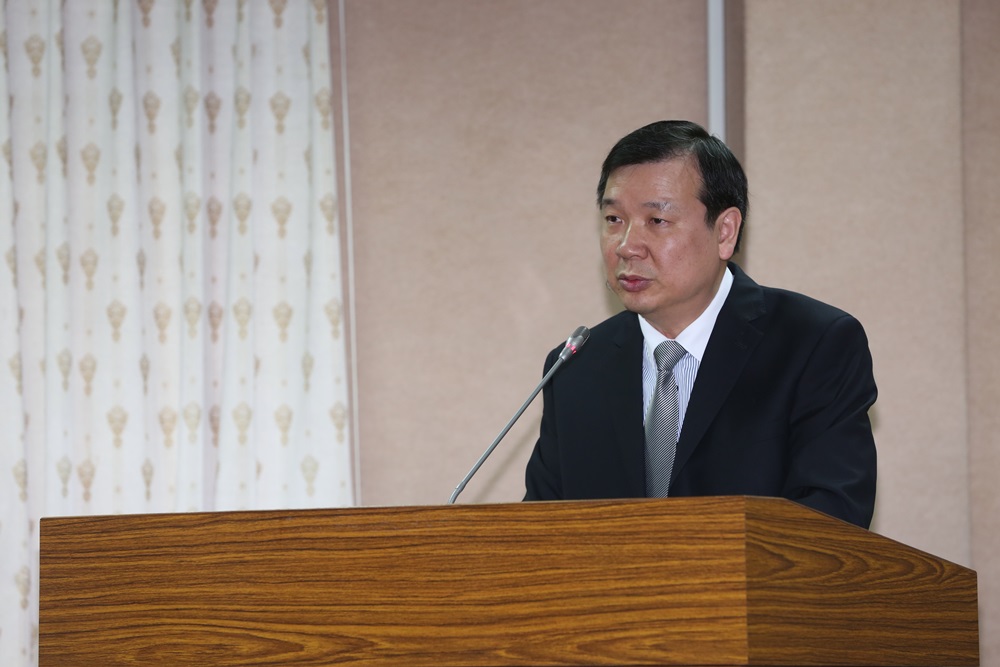 考試院副院長被提名人李逸洋送交立法院審查的自傳，遭爆極大篇幅抄襲自《人事月刊》刊載的專訪文。