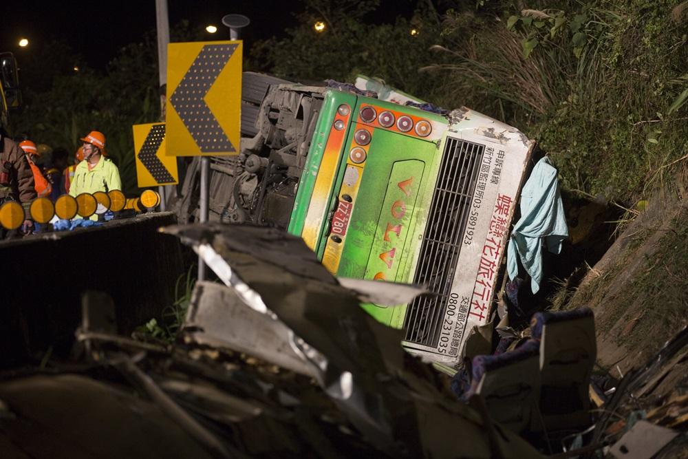近年遊覽車事故不斷,頻頻發生空難等級的重大死亡災難,如果政府與業者再不徹底檢討,過去幾年台灣興盛的觀光產業,恐將就此走向衰亡之路。