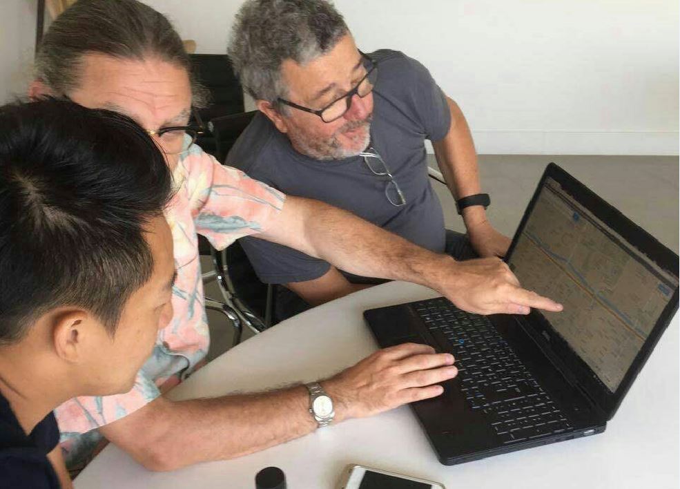 汪小菲和鬼才設計師菲利浦‧史塔克開會。汪小菲提供