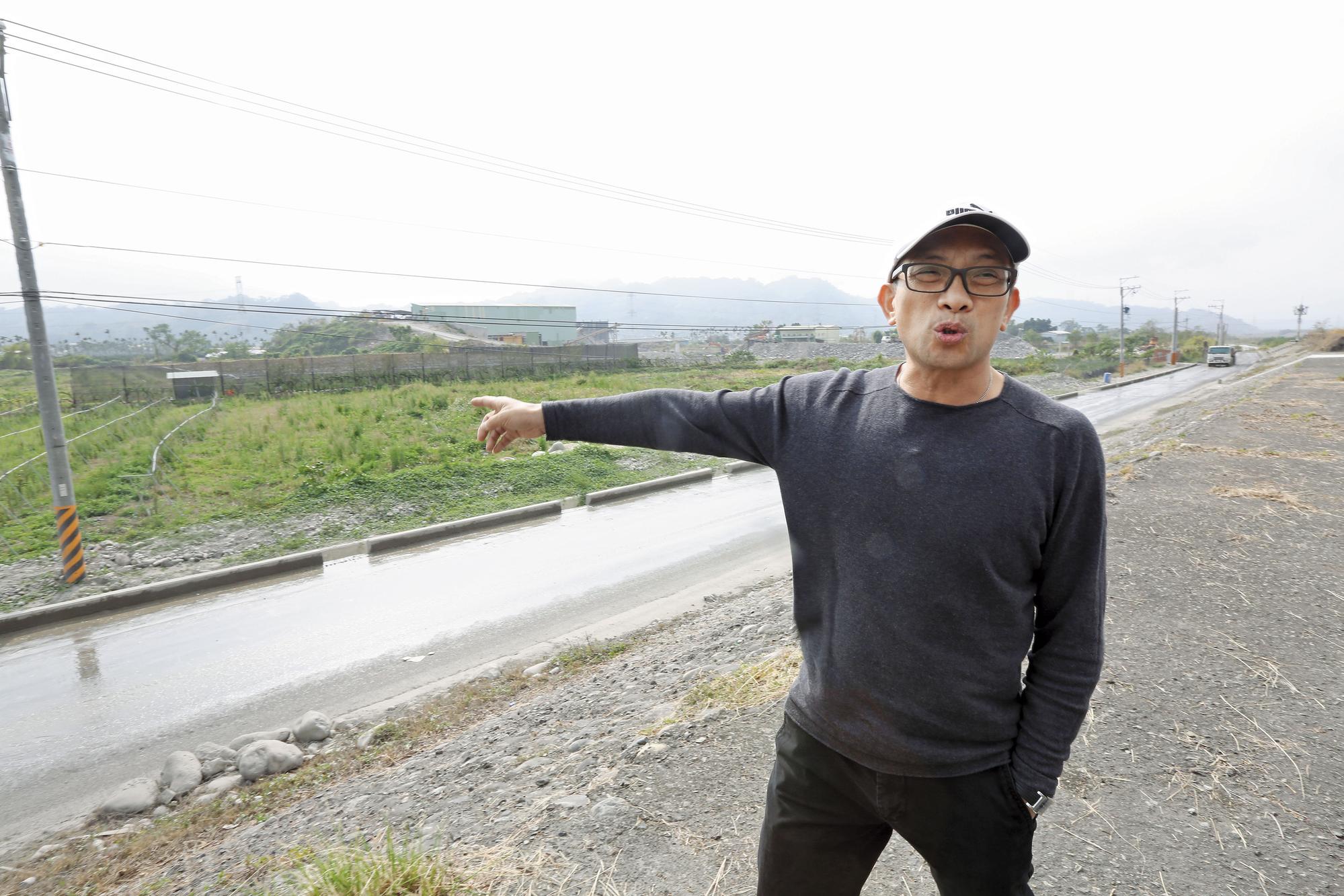 陳建璋一手成立正和砂石場,卻被設計陷害失去應有權利,還背上巨額負債。
