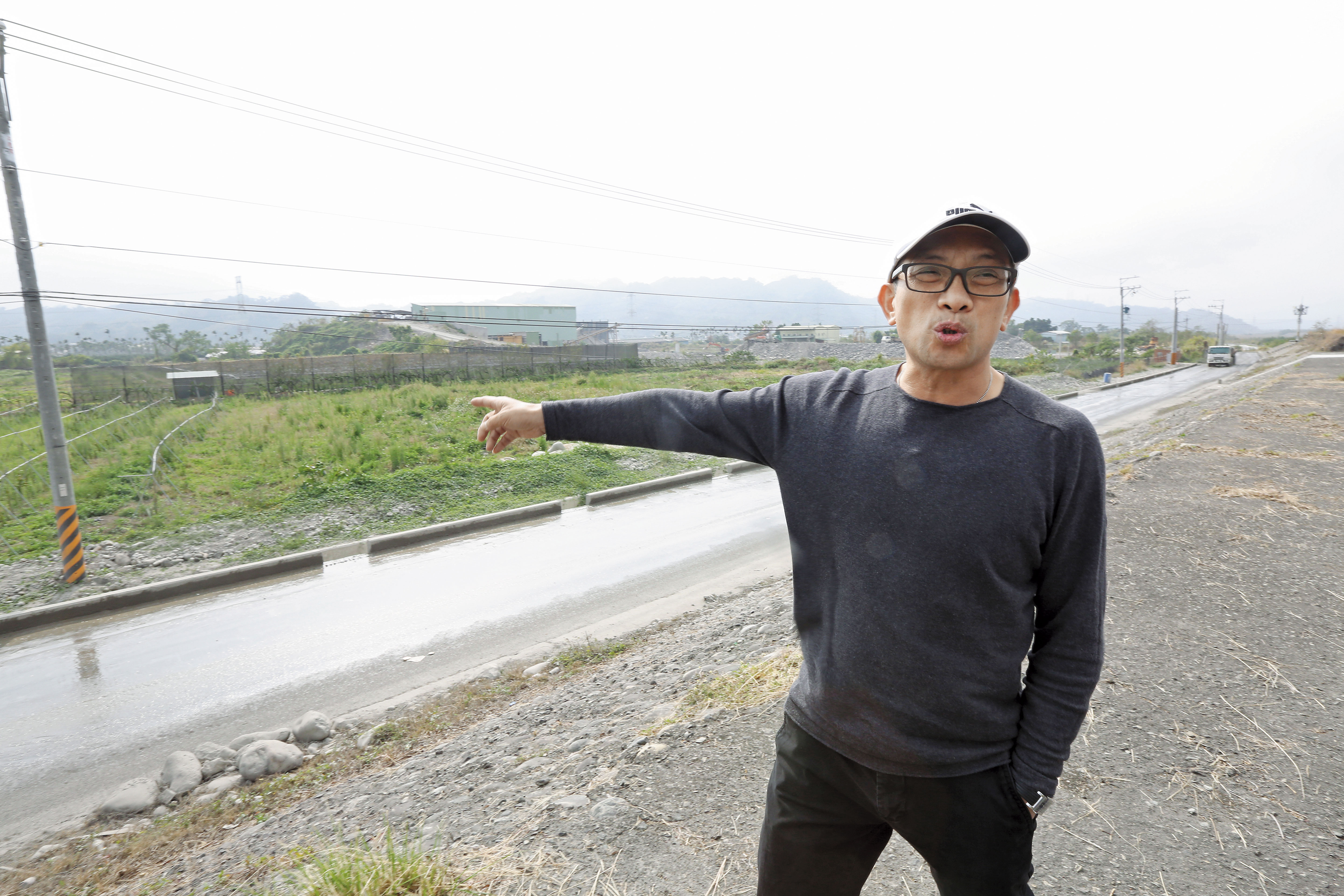 陳建璋一手成立正和砂石場，卻被設計陷害失去應有權利，還背上巨額負債。