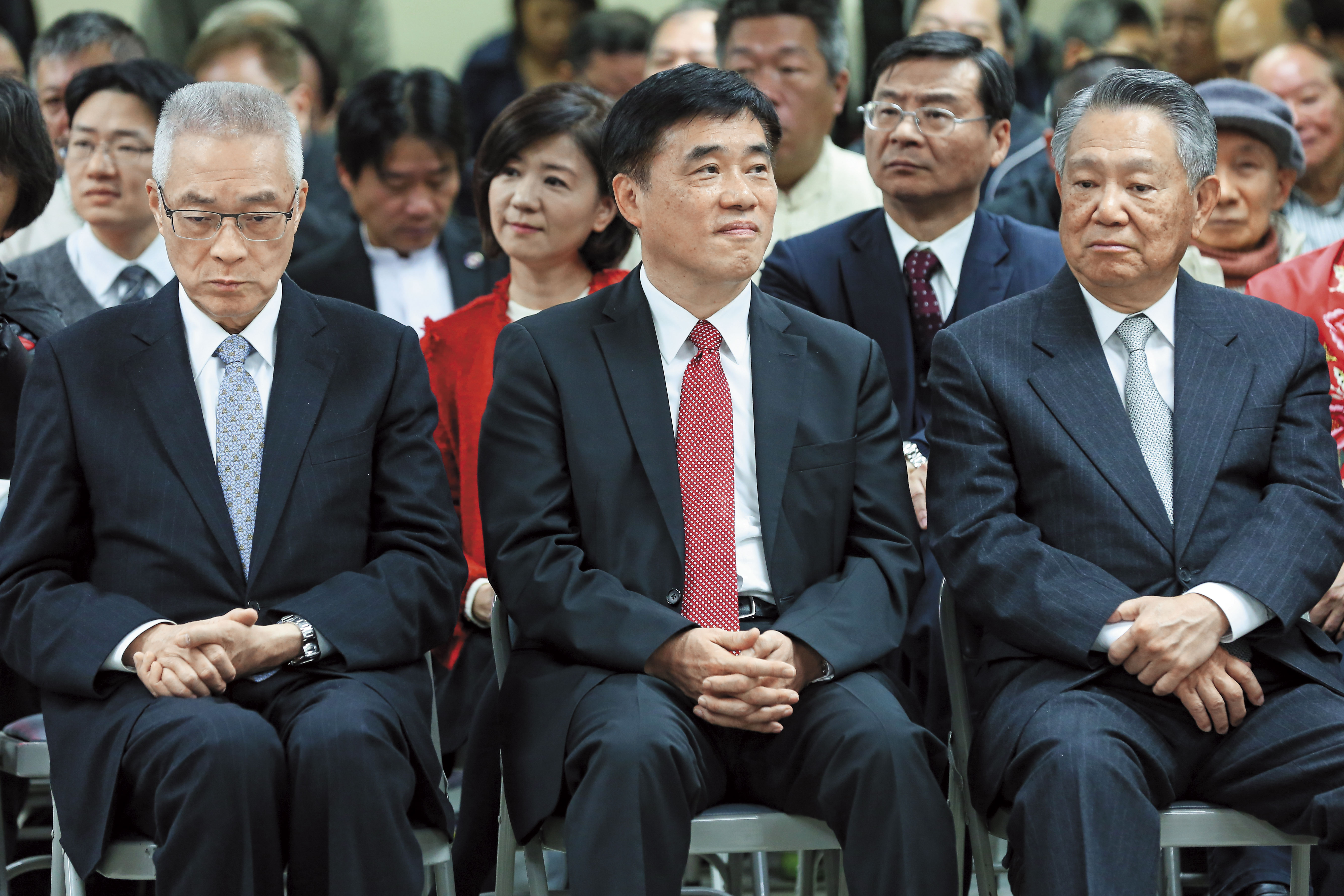 詹啟賢(右)說他除了政治經驗,還有企業經營經驗,這是他和其他候選人不同的地方。