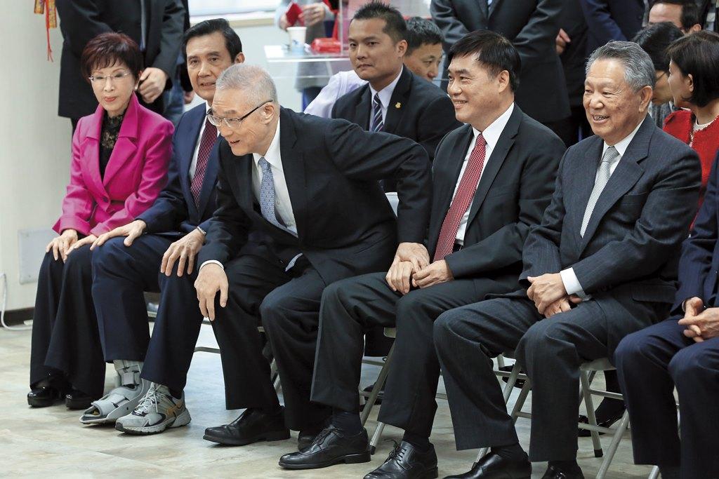 前副總統吳敦義出馬競選黨主席,氣勢驚人,是目前郝龍斌和洪秀柱最忌憚的對象。