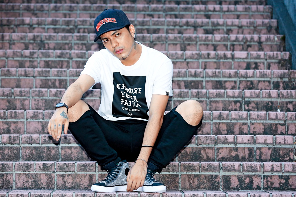 嘎嘎外型雖酷，私下把妹卻慣用溫柔伎倆。