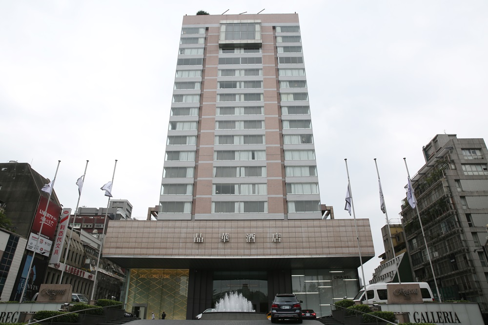 晶華飯店公關不只否認了彭維雄的任職資料，並坦言根本沒有「祕密客顧問」這項職務。