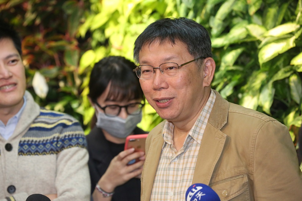 大巨蛋懸而不決,曝露台北市長柯文哲行政能力不足,市府尋求柯連任前脫困。