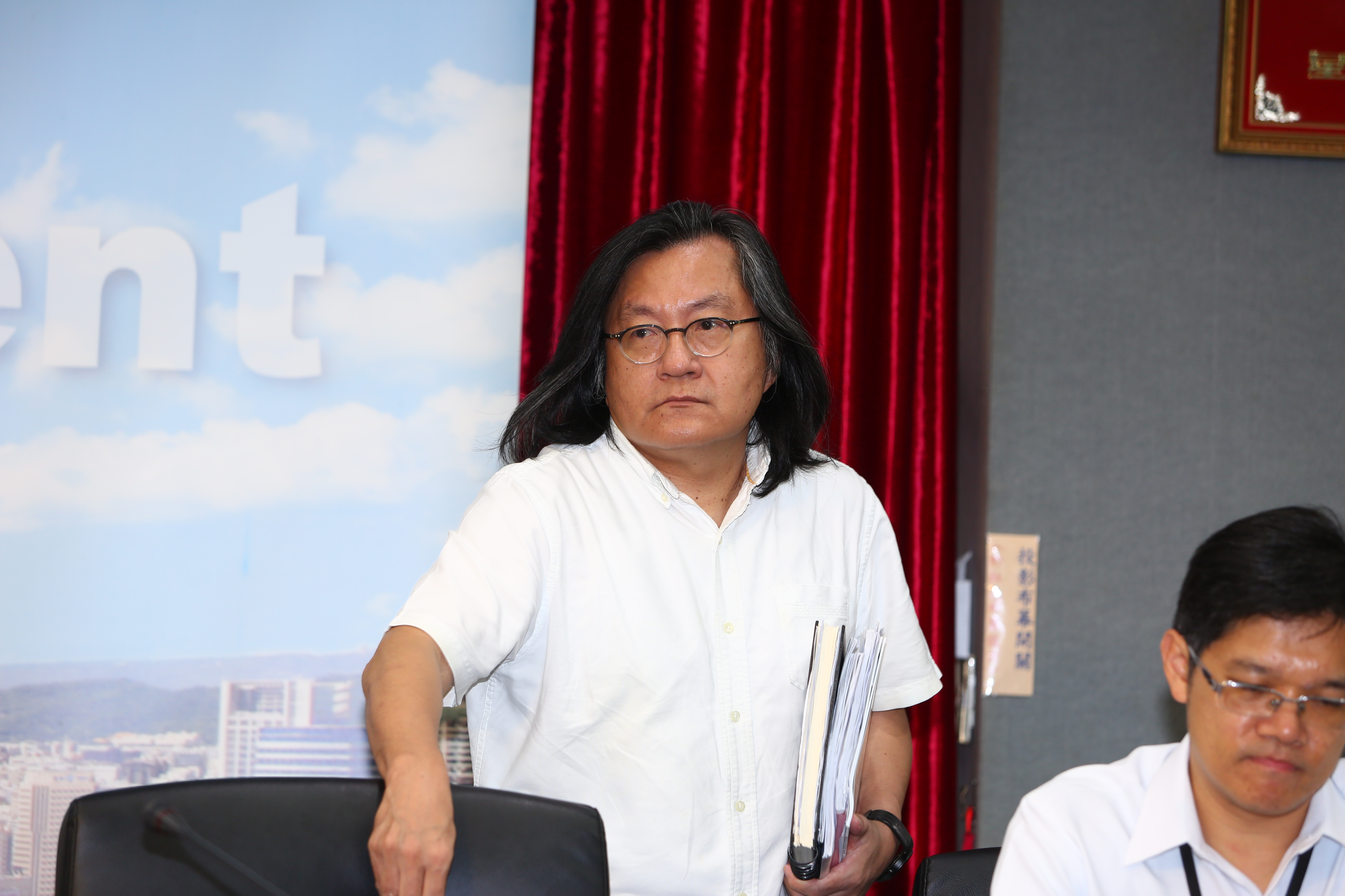 都發局長林洲民與遠雄有多起官司糾紛，未來將主持大巨蛋都審會。