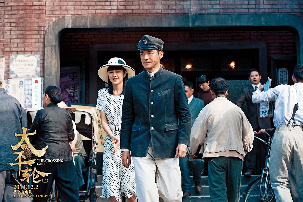 金城武連演兩部《太平輪》系列電影，該片是由吳宇森所導演。左為長澤雅美。（東方IC）