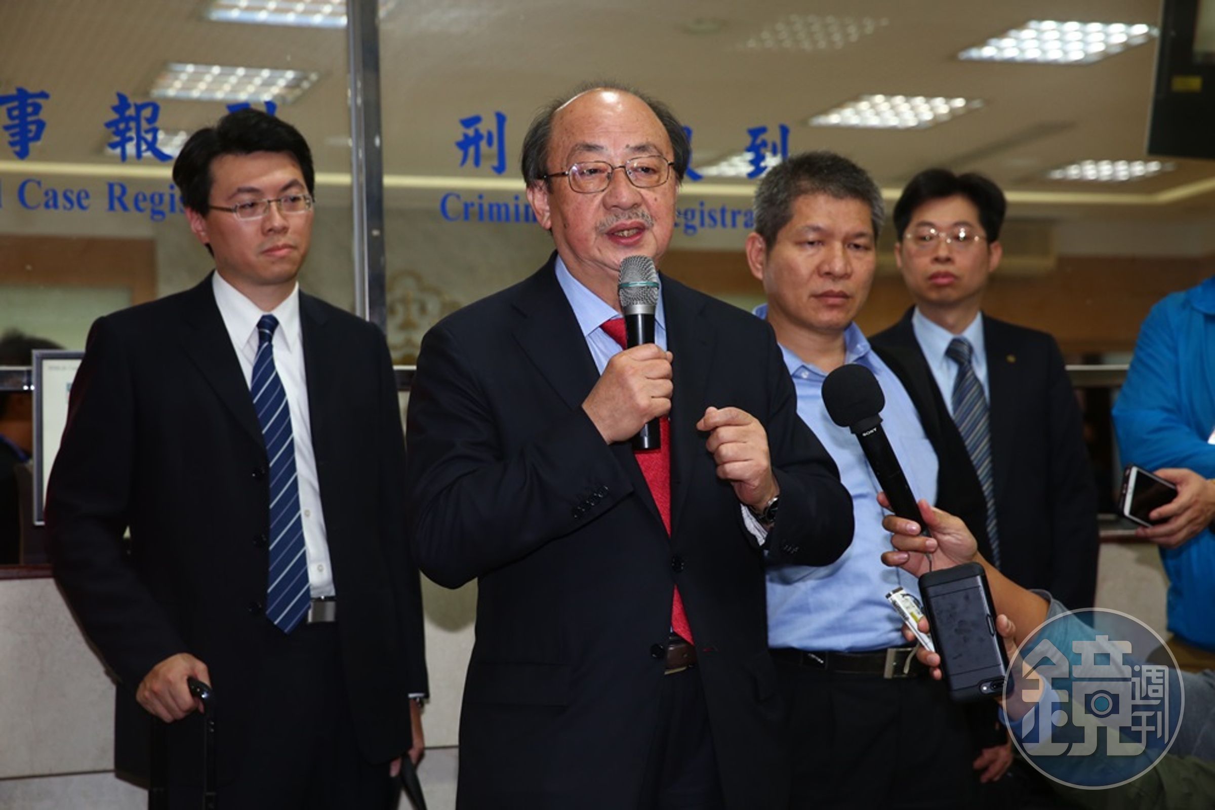 立委柯建銘控告馬英九洩密及誹謗，他認為馬英九應認罪才能保住尊嚴。