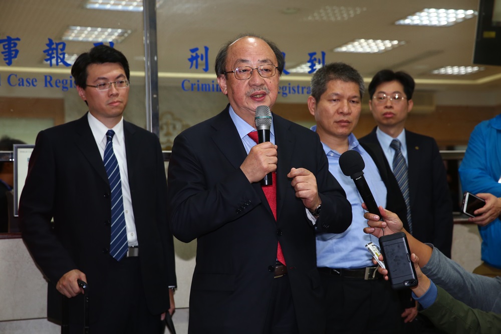 立委柯建銘控告馬英九洩密及誹謗，他認為馬英九應認罪才能保住尊嚴。
