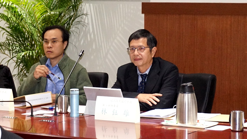 林鈺雄教授（中）認為，議題與委員選任黑箱，且議題太多，無法充分討論。