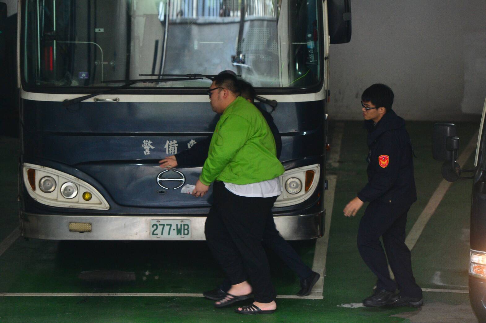 土豪哥的體型大，體重超過180公斤。