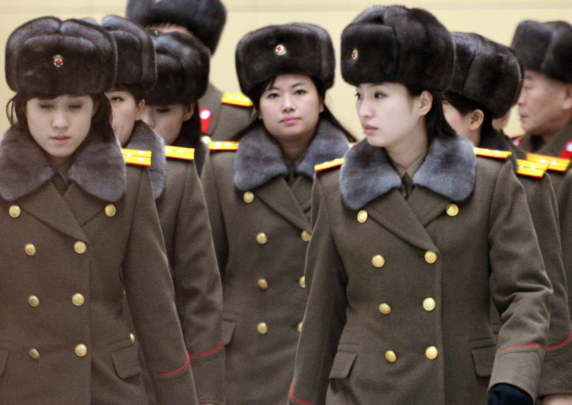 金正恩的父親金正日招募年輕貌美的女特工，組成的暗殺兵團，用來鏟除異己。圖為北韓歌頌國家和領袖等傳統內容的牡丹峰樂團。