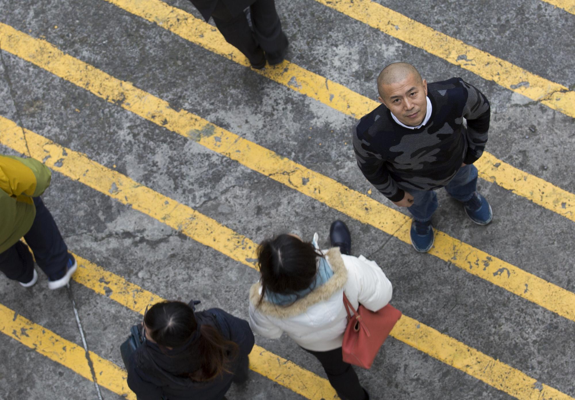 被問到在不在意形象?畢飛宇瀟灑說:「男人最有魅力的東西就是他的工作。我太太曾經讚美我寫小說時,有令人窒息的魅力,無論發生什麼事情都打攪不了我。」