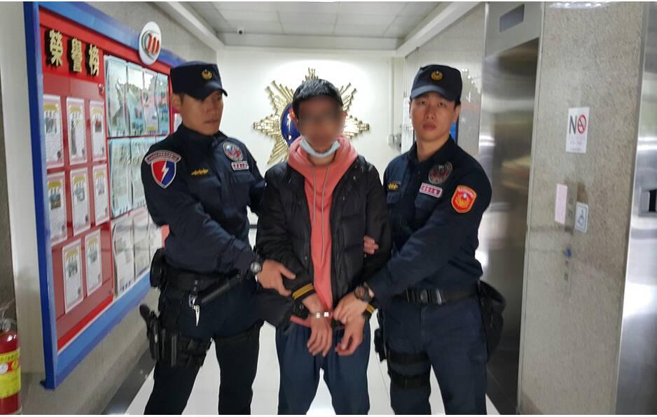 失業的尤姓男子供稱自己是因為壓力大才吸毒,沒想到卻被因私事前往醫院的員警逮個正著。