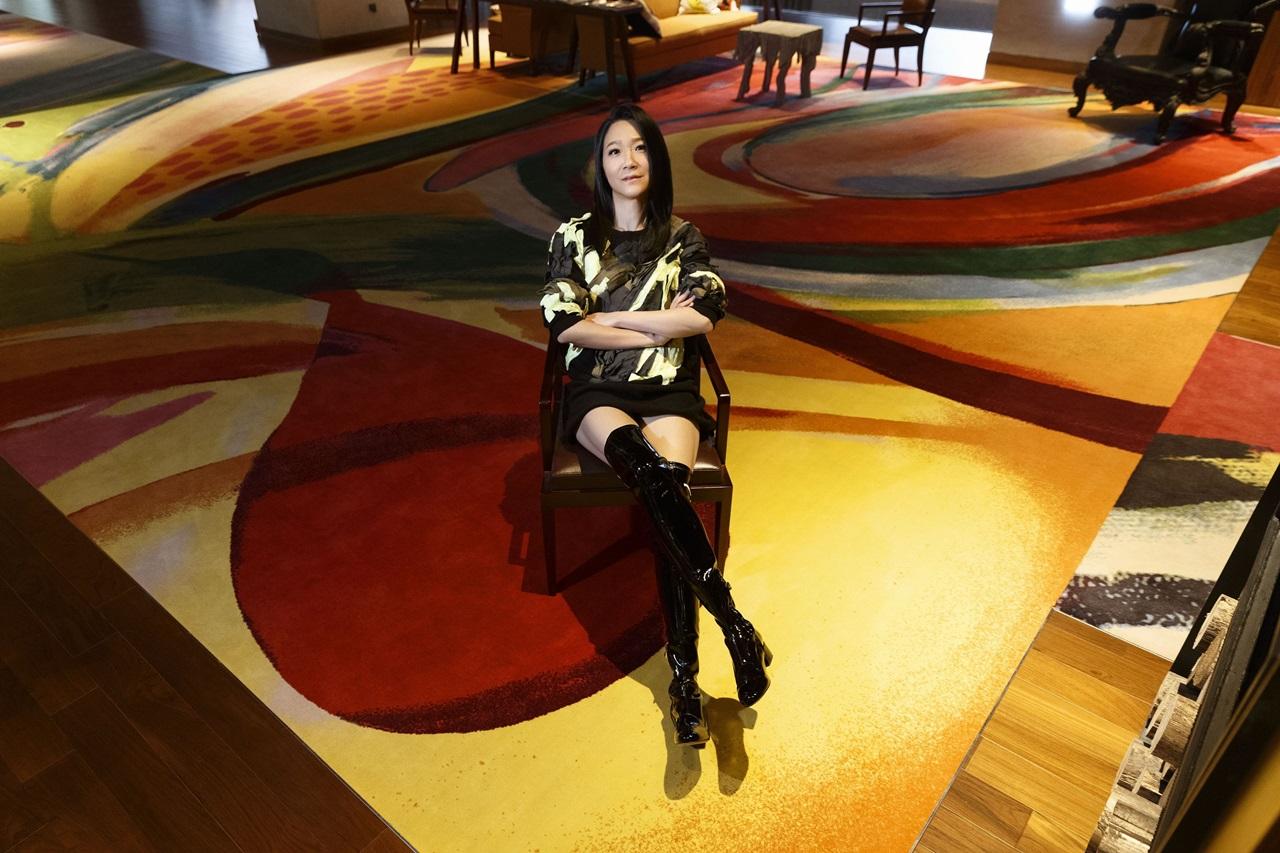 曲家瑞受汪小菲之邀,在精品飯店S Hotel大展專業長才創造一系列畫作。