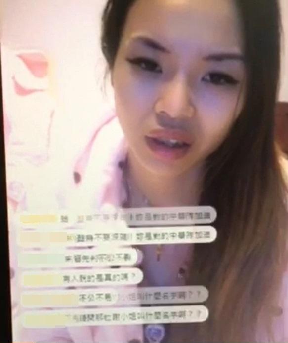 黃女利用在網路上的人氣進行詐騙,警方上門時還正在直播。