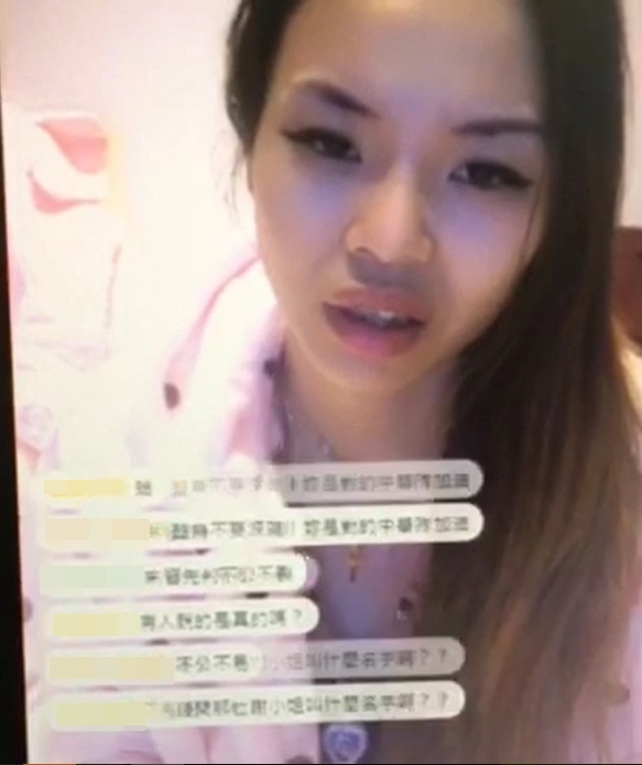 黃女利用在網路上的人氣進行詐騙，警方上門時還正在直播。