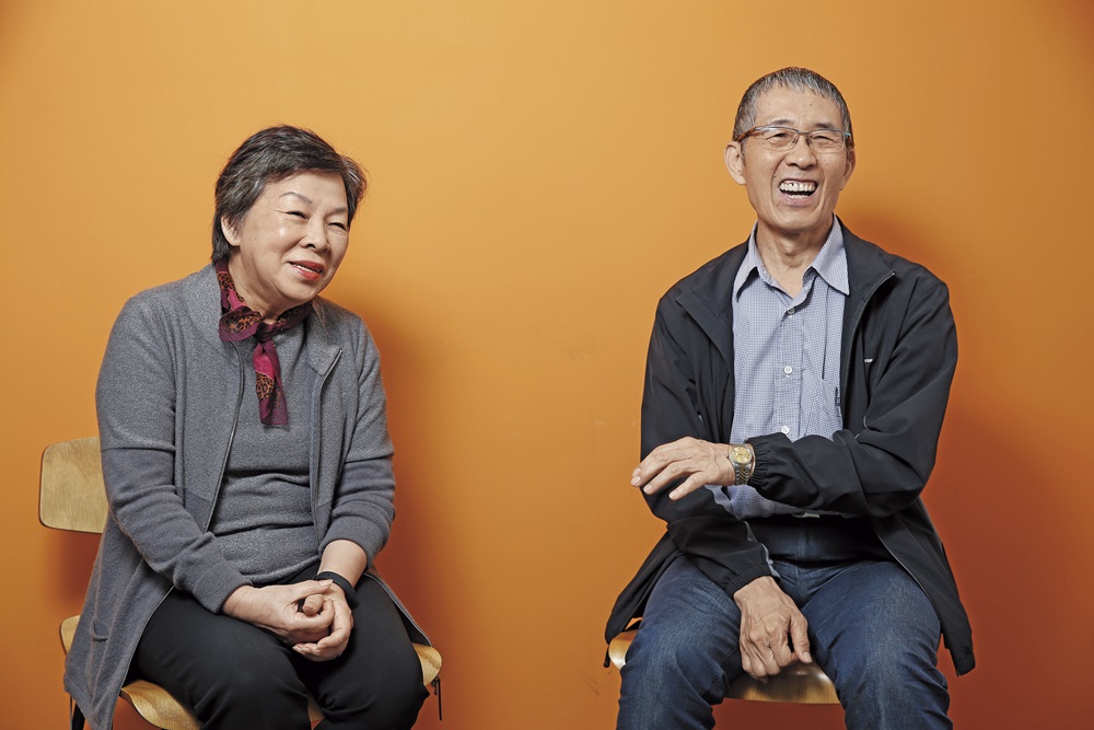 山頂鳥創辦人李雲霓(左)與總經理方顯裕(右) 鶼鰈情深，於公於私都黏在一起。