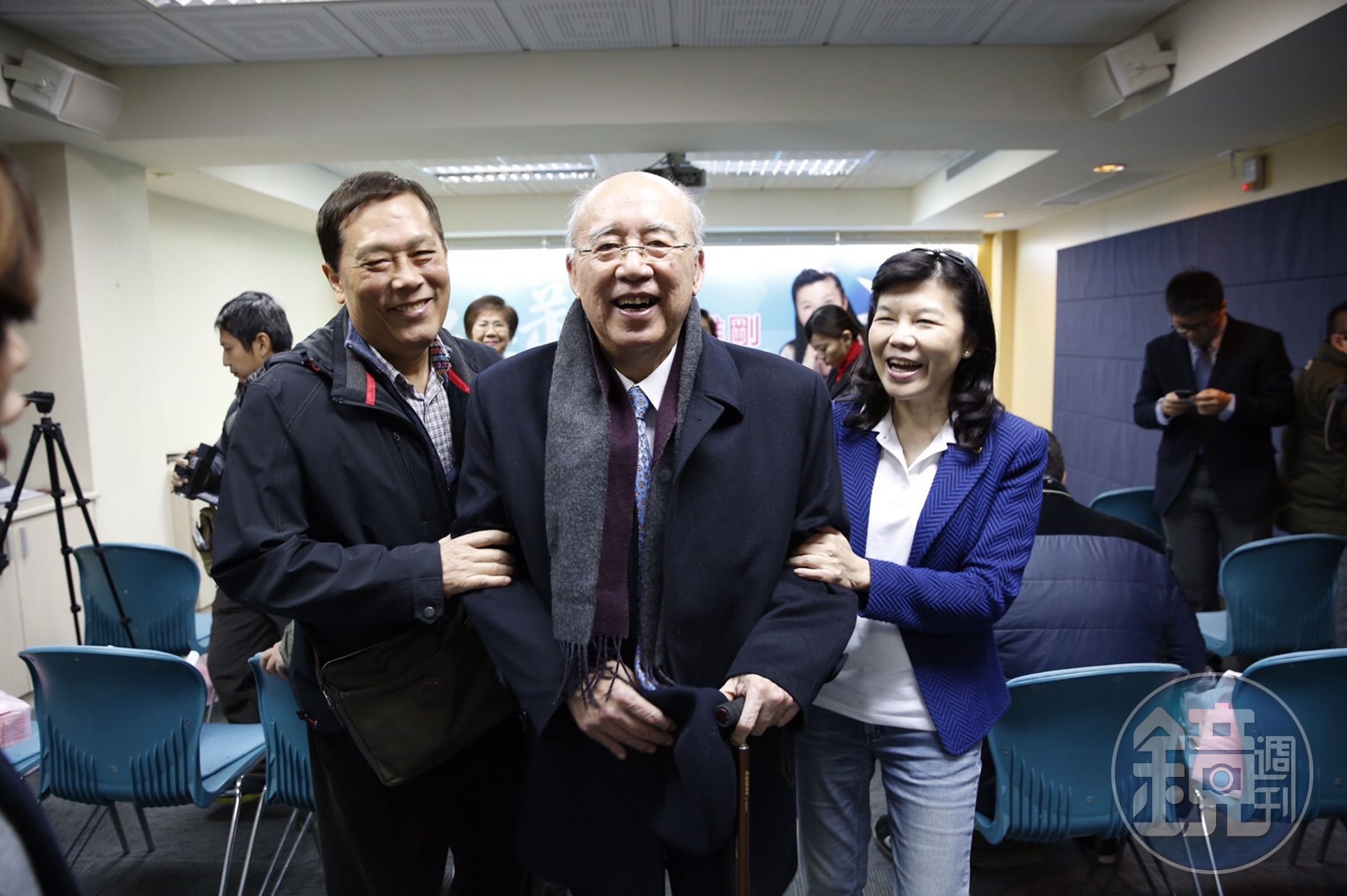 前國民黨主席吳伯雄趁會後到場替潘維剛打氣。