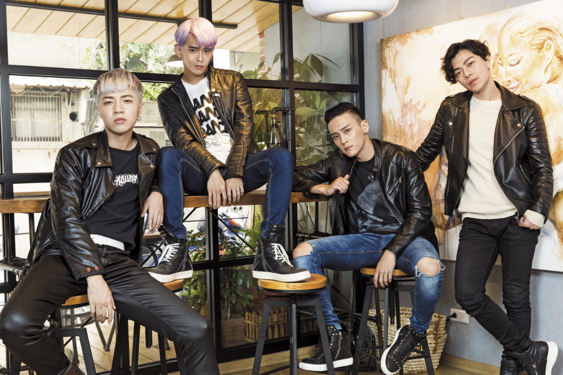 泰坦有成員會自己創作詞曲，希望能走出別於韓團的特色。