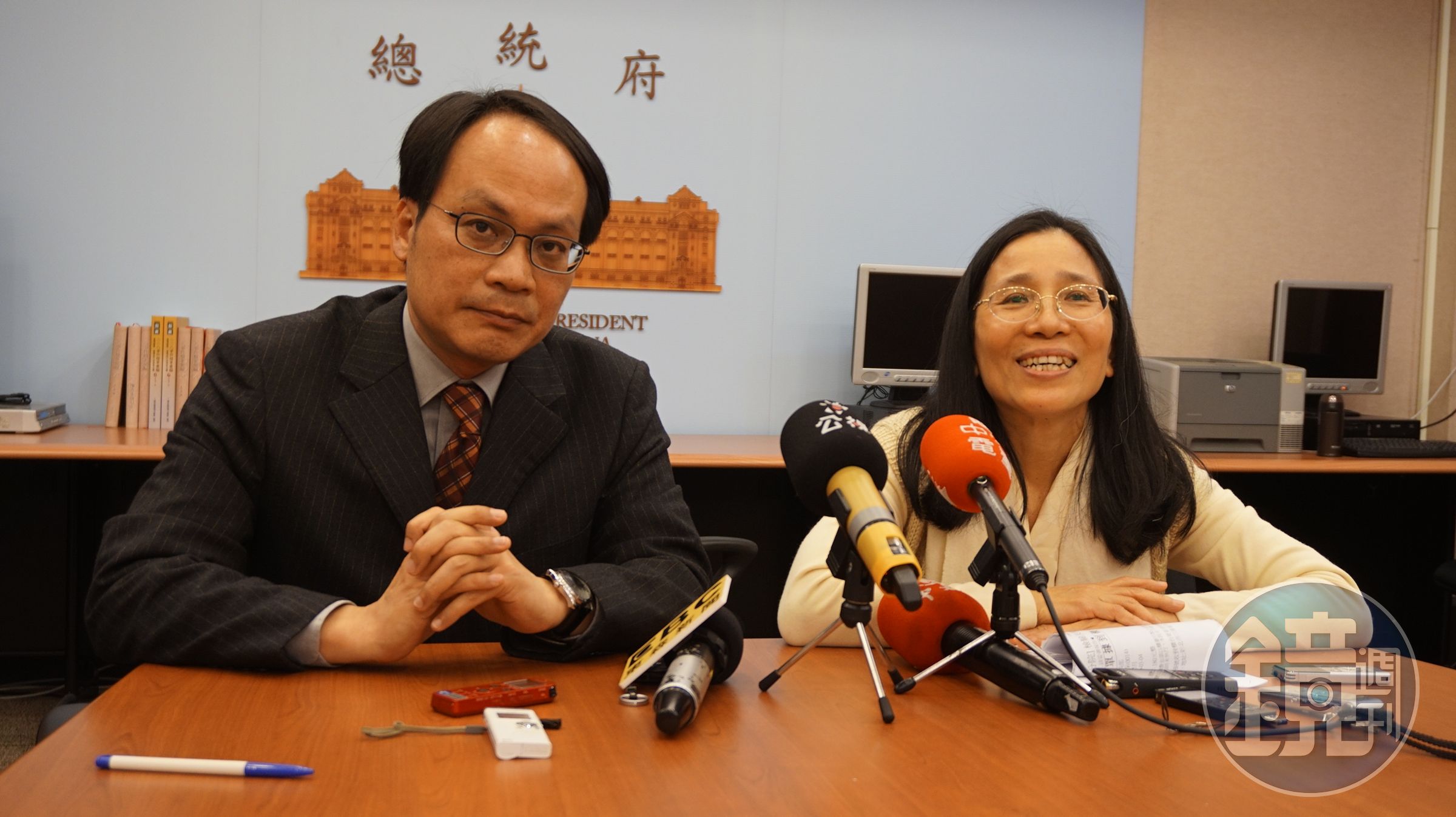 司改重頭戲參審或陪審制討論登場，分組召集人許玉秀前大法官（右）與籌委會副執行祕書林峯正舉行記者會時強調，一定會有結論。