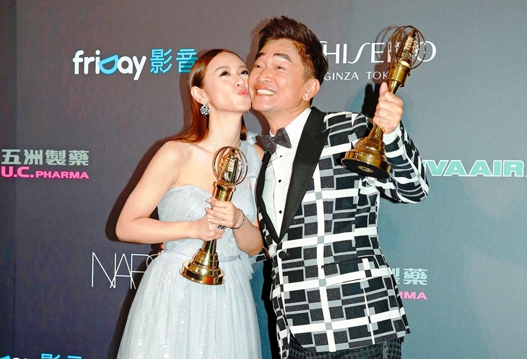 綜藝天王吳宗憲與女兒Sandy吳姍儒父女檔以《大明星小跟班》節目拿下51屆金鐘獎最佳綜藝節目主持人。