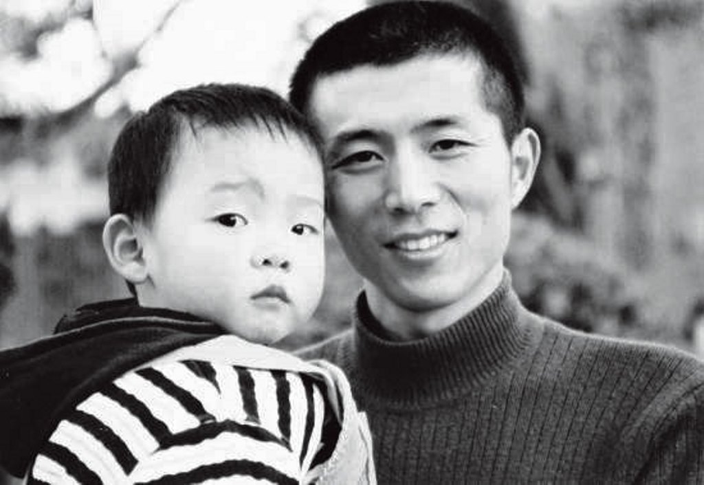 畢飛宇一聊起兒子便溫情脈脈,他說這世上沒有人能讓他妥協,除了兒子。兒子目前就讀於美國卡內基梅隆大學二年級。(翻攝網路)