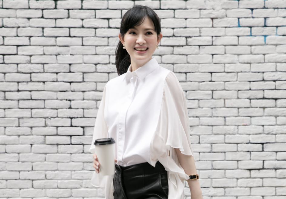 被億萬夫婿辛龍誇讚為有幫夫運的劉真，早在婚前即是頂港有名聲，下港有出名的精品達人。