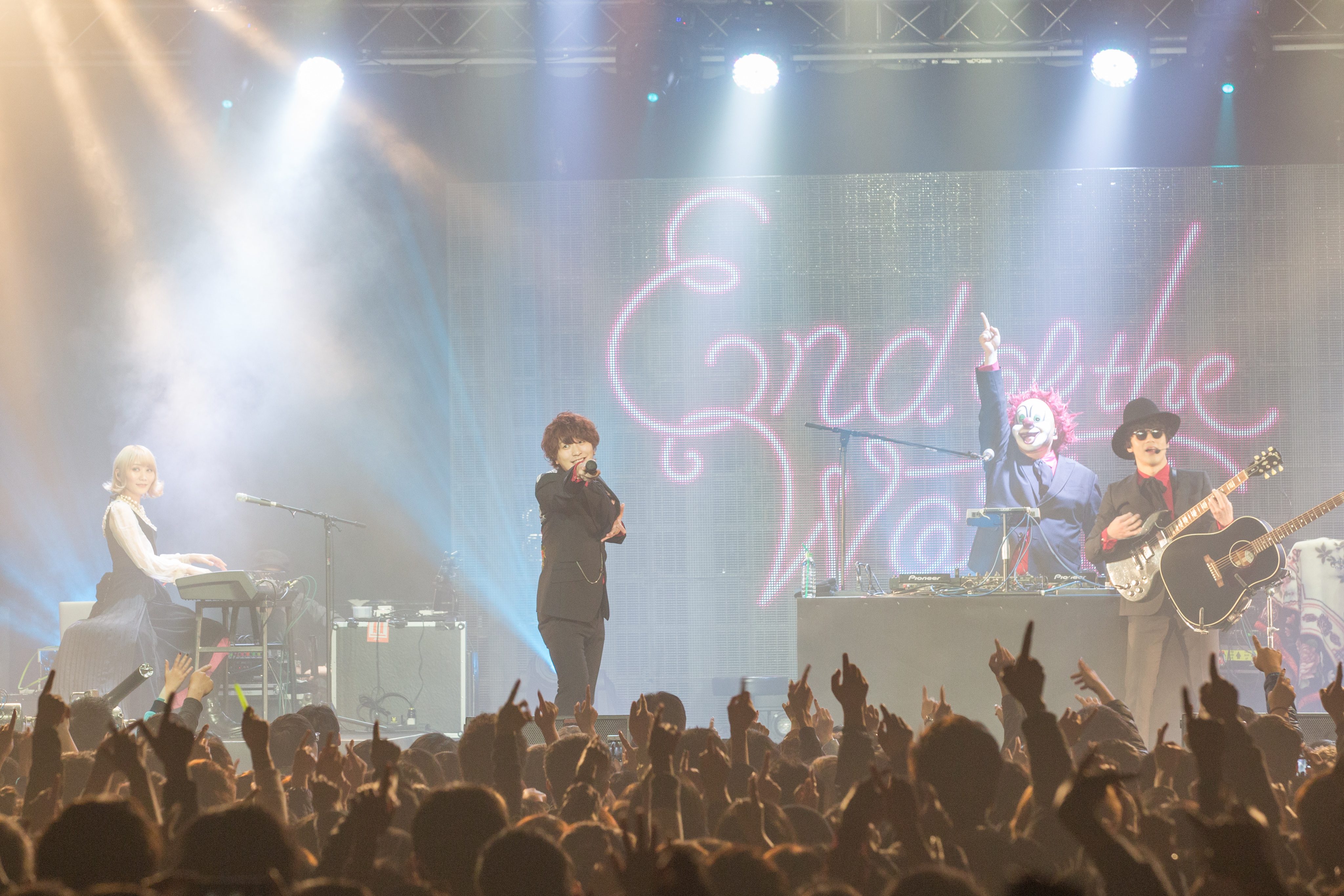 日本樂團SEKAI NO OWARI 世界末日第2度來台開唱，2場門票2,200張秒殺完售。成員左起：Saori、Fukase、DJ LOVE與Nakajin。