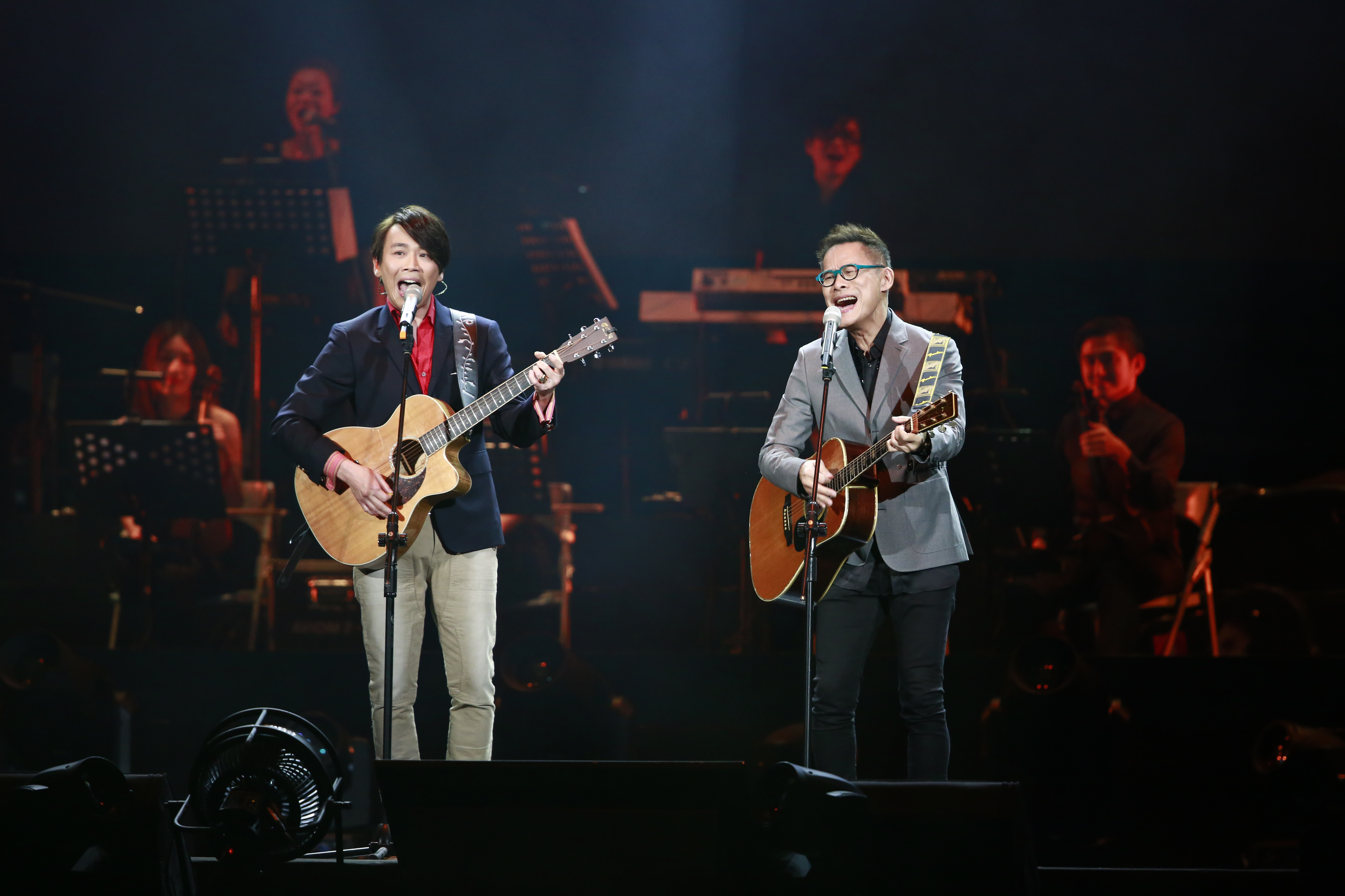 羅大佑與陶喆合唱〈戀曲1990〉，兩代歌壇教父難得合作。