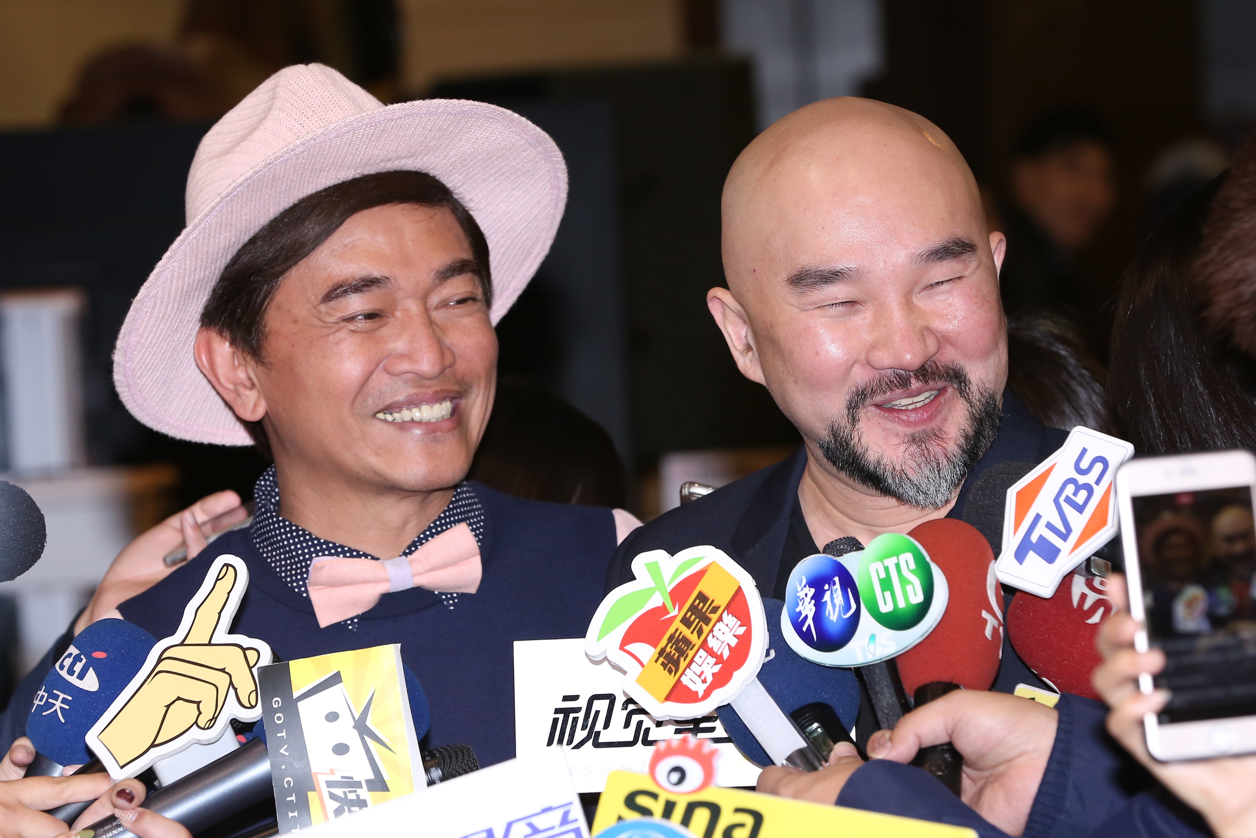 吳宗憲聲稱辛龍（右）中了2億樂透，現在又一起對記者說沒中獎。