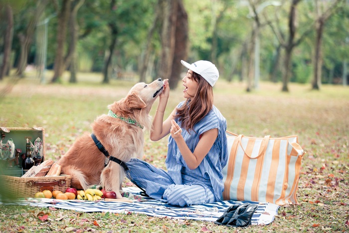 王心恬最想推薦與愛犬穿搭的，就是這套野餐look。