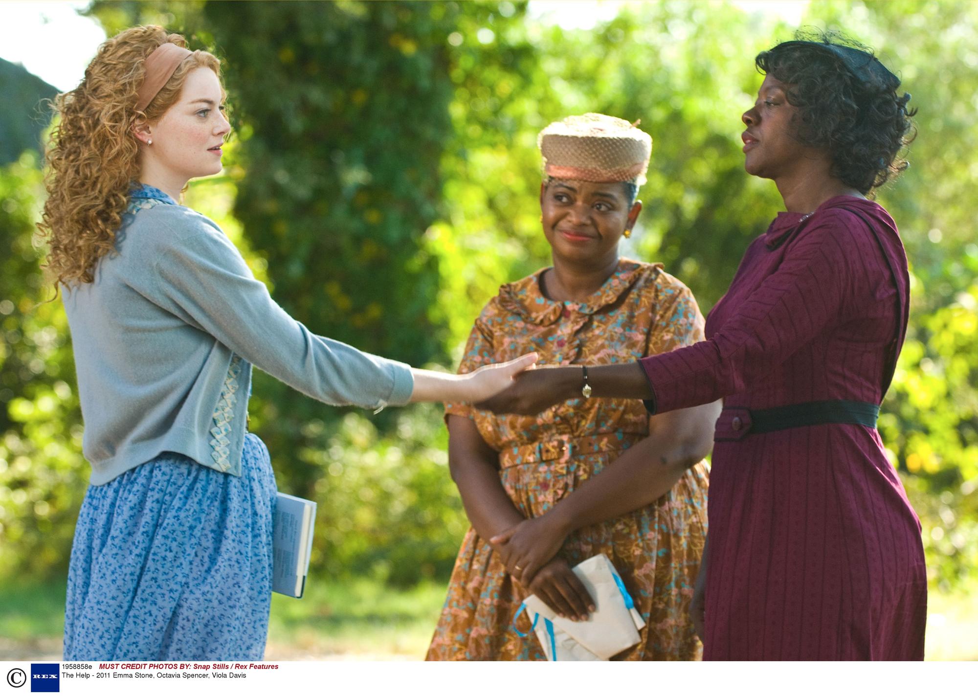 《姊妹》(The Help)一片有三位女演員,艾瑪史東(左起)、奧塔薇亞史班森、薇歐拉戴維斯,三人先後都得到小金人的演技肯定。