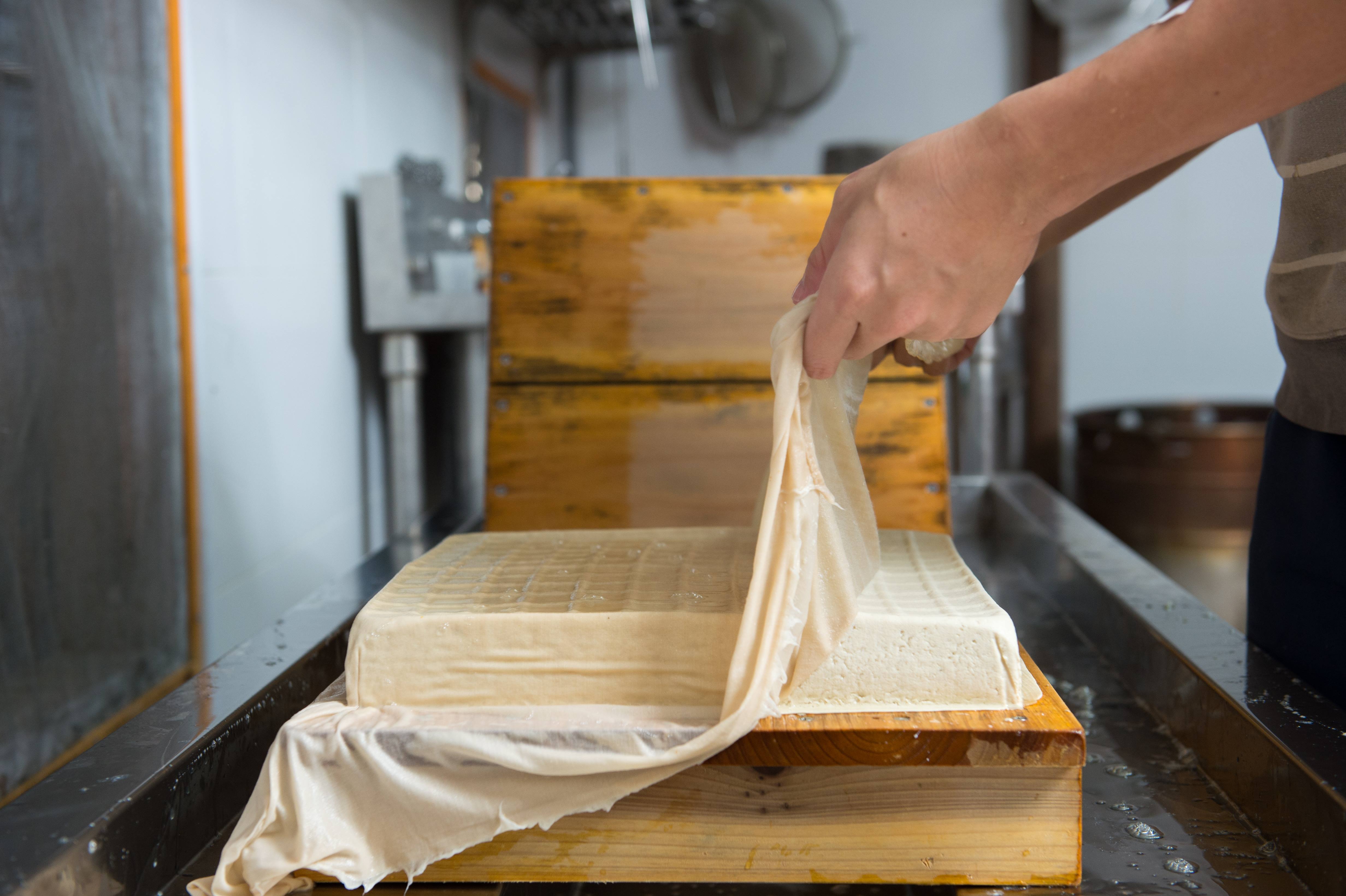 這是正港的台灣豆腐，出自年輕豆腐人職人之手。