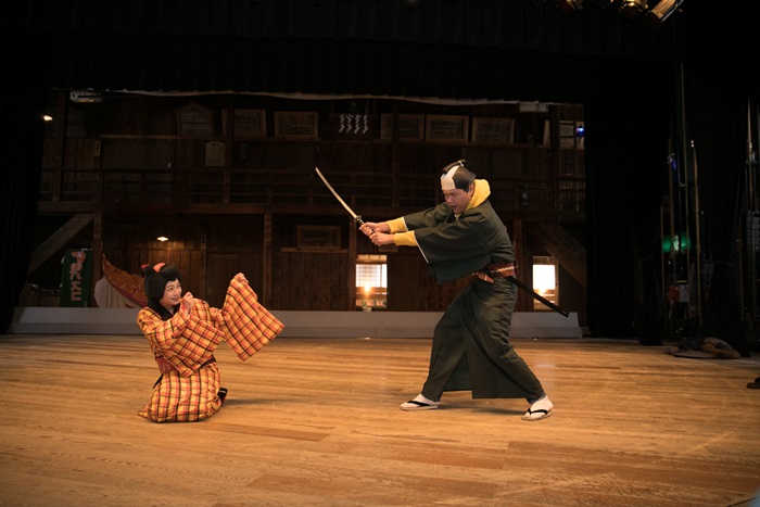 冬季來到全日本現存最老劇場，竟然還能換裝一嘗扮演歌舞伎的樂趣。