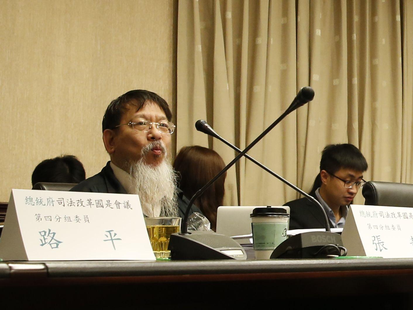 張靜指控有5%～10%司法官收錢，今強調這是他的經歷，但提不出證據。